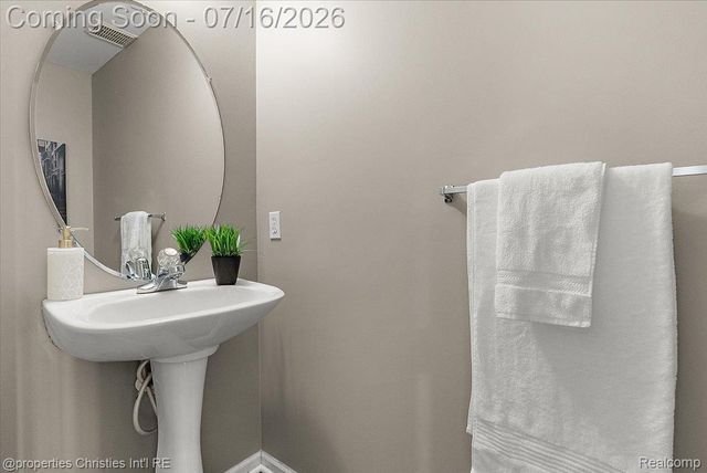 1422 Raliegh Place, Troy, MI 48084