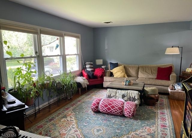 10 Falcon Ct, Livingston Twp., NJ 07039