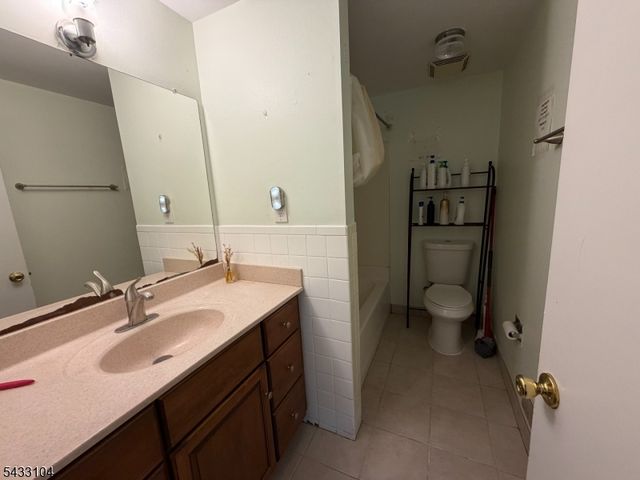 10 Falcon Ct, Livingston Twp., NJ 07039