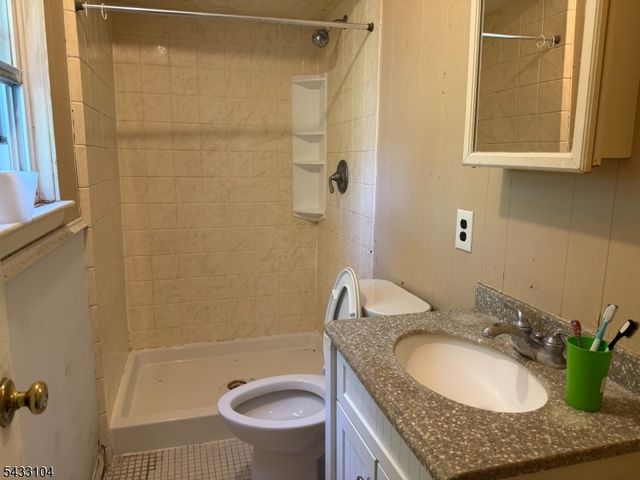 10 Falcon Ct, Livingston Twp., NJ 07039
