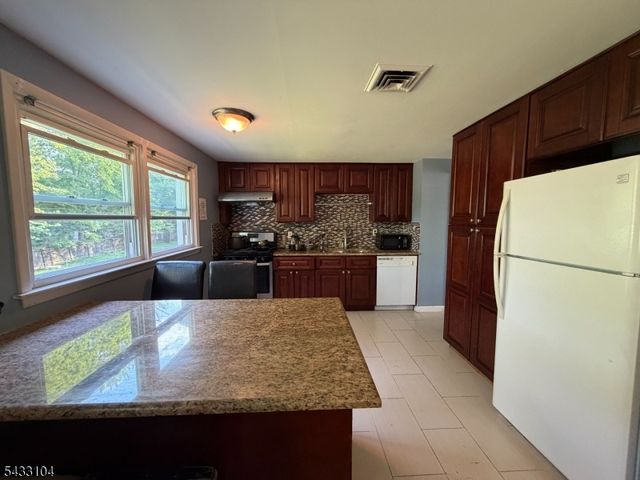 10 Falcon Ct, Livingston Twp., NJ 07039
