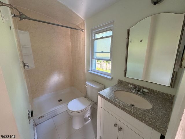 10 Falcon Ct, Livingston Twp., NJ 07039