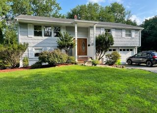 10 Falcon Ct, Livingston Twp., NJ 07039
