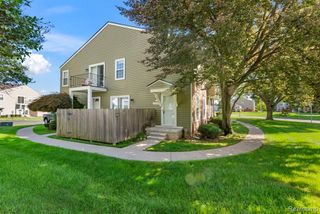 23507 N Rockledge, Novi, MI 48375