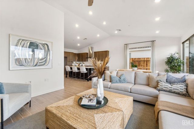 7312 Peach Grove Lane, Bakersfield, CA 93313