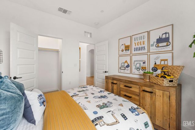 7312 Peach Grove Lane, Bakersfield, CA 93313