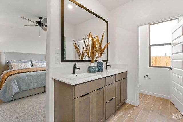 7312 Peach Grove Lane, Bakersfield, CA 93313