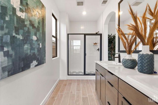 7312 Peach Grove Lane, Bakersfield, CA 93313