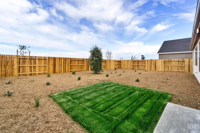 7312 Peach Grove Lane, Bakersfield, CA 93313