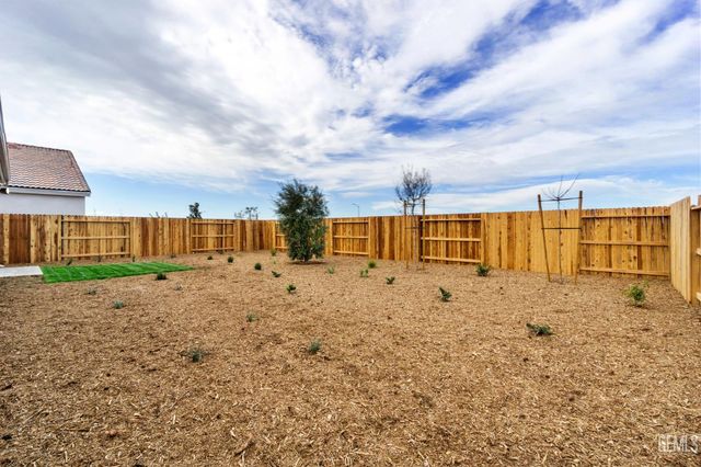 7312 Peach Grove Lane, Bakersfield, CA 93313