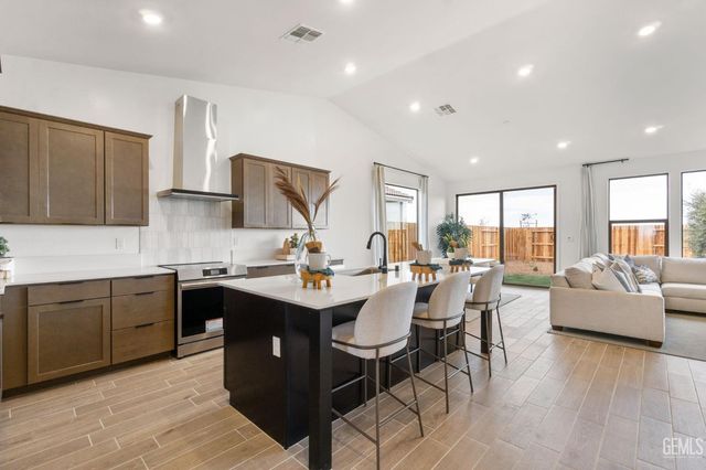 7312 Peach Grove Lane, Bakersfield, CA 93313