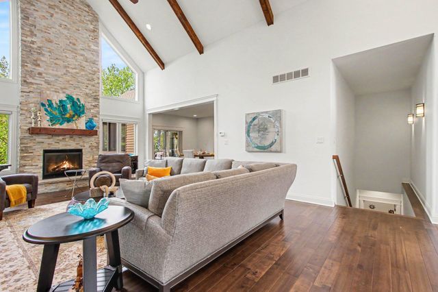 7234 Fawn Valley Drive, Schererville, IN 46375