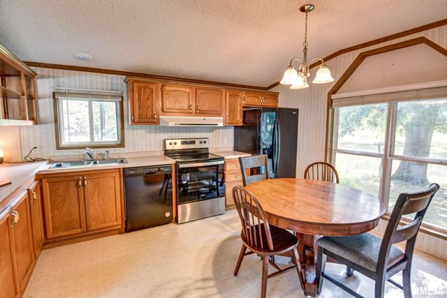 1553 S Shumway Street, Taylorville, IL 62568