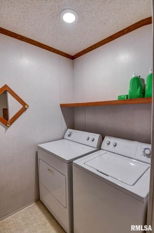 1553 S Shumway Street, Taylorville, IL 62568