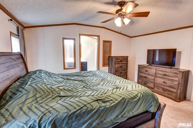 1553 S Shumway Street, Taylorville, IL 62568