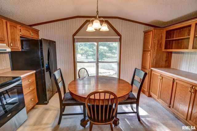 1553 S Shumway Street, Taylorville, IL 62568