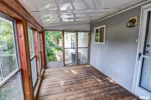 1553 S Shumway Street, Taylorville, IL 62568