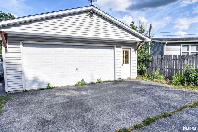 1553 S Shumway Street, Taylorville, IL 62568