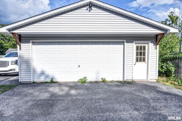 1553 S Shumway Street, Taylorville, IL 62568