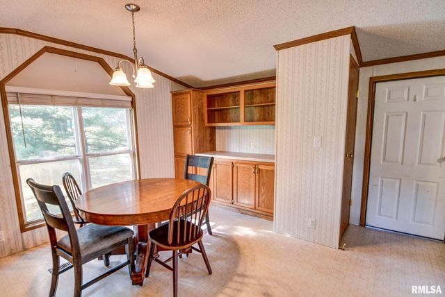 1553 S Shumway Street, Taylorville, IL 62568