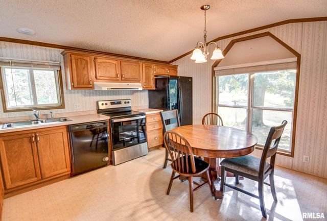 1553 S Shumway Street, Taylorville, IL 62568