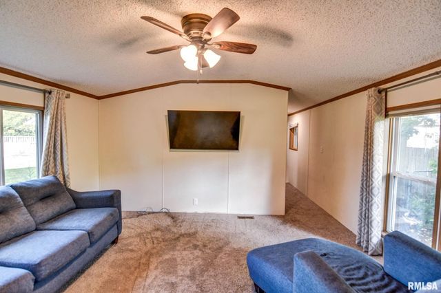 1553 S Shumway Street, Taylorville, IL 62568