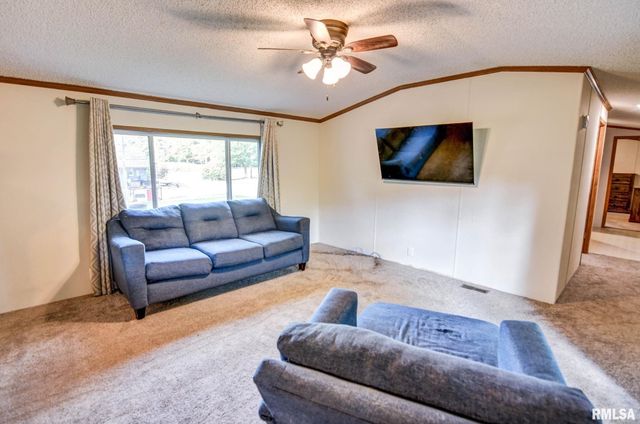 1553 S Shumway Street, Taylorville, IL 62568