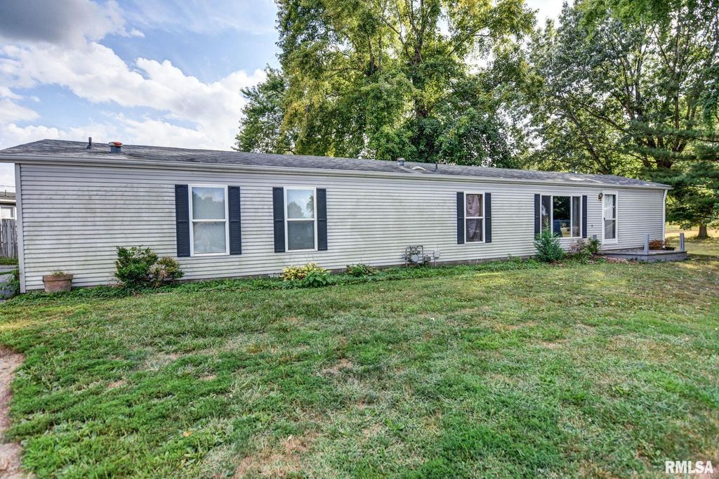 1553 S Shumway Street, Taylorville, IL 62568