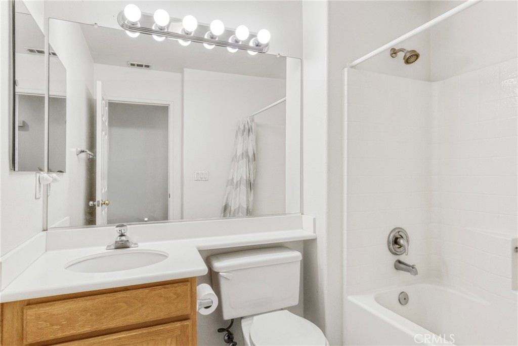 Image 16 of property listing at 22754 Little Fall Court, Saugus, CA 91350