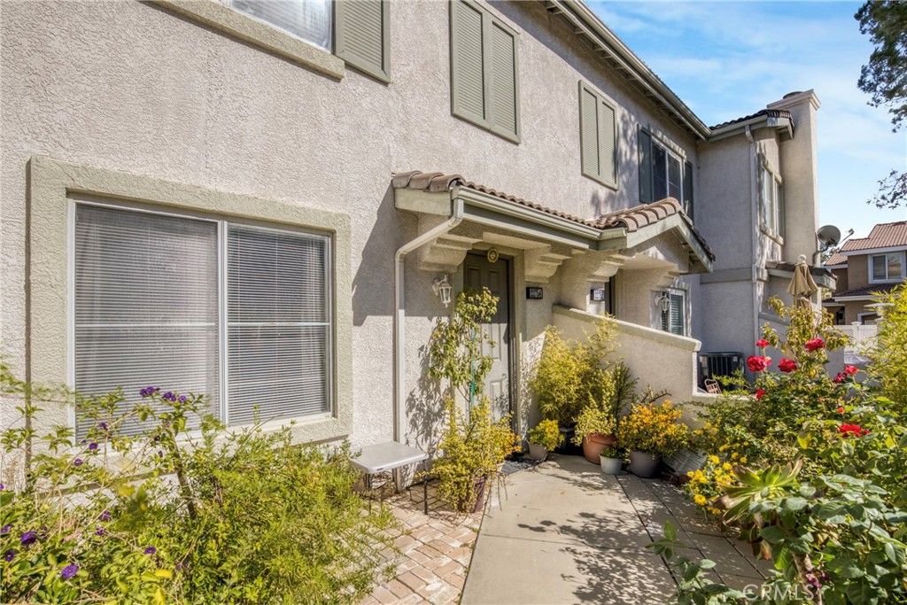 Image 2 of property listing at 22754 Little Fall Court, Saugus, CA 91350