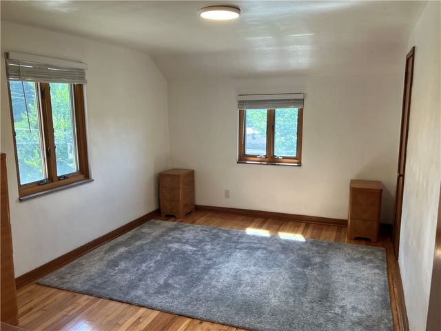 1041 Dallett Rd, Whitehall, PA 15227