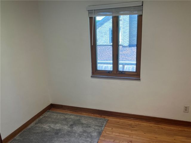1041 Dallett Rd, Whitehall, PA 15227
