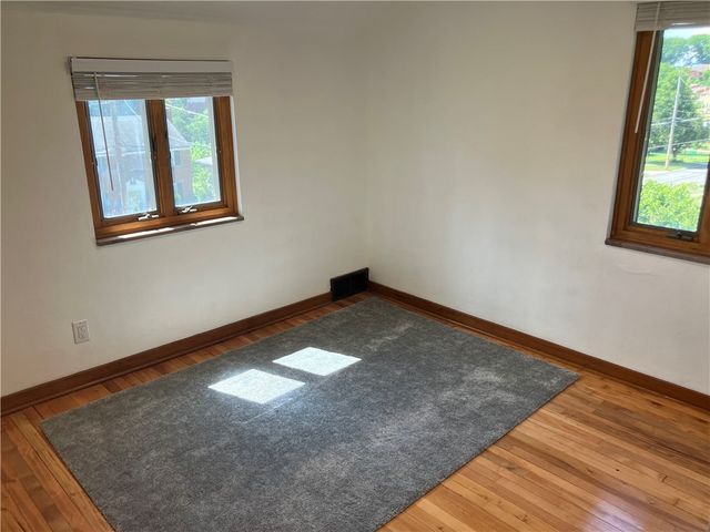 1041 Dallett Rd, Whitehall, PA 15227