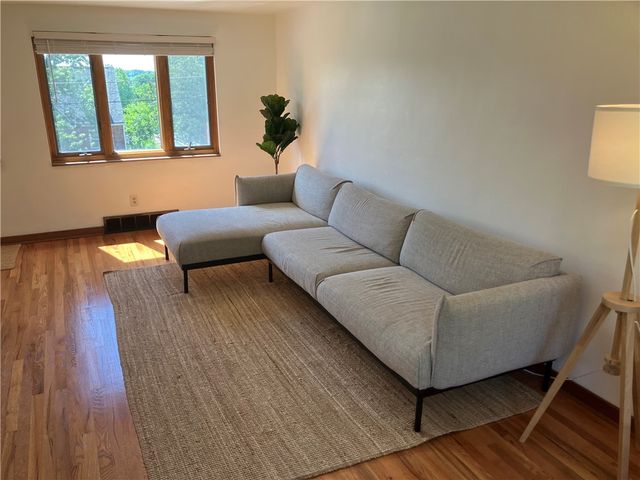 1041 Dallett Rd, Whitehall, PA 15227