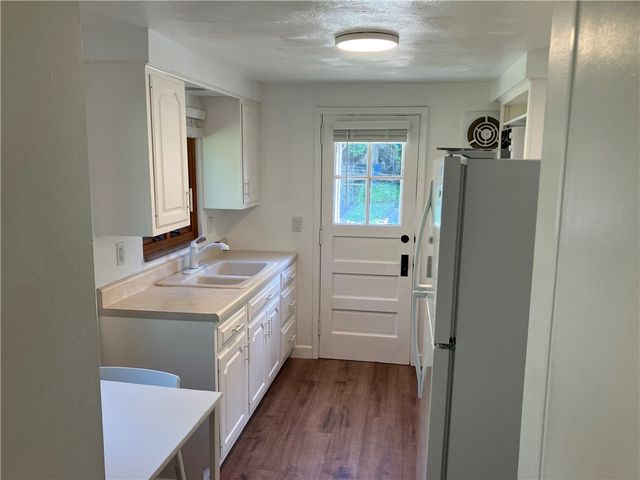 1041 Dallett Rd, Whitehall, PA 15227