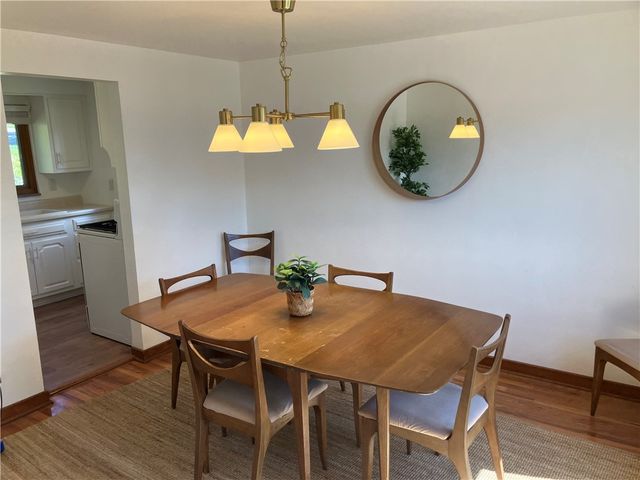 1041 Dallett Rd, Whitehall, PA 15227