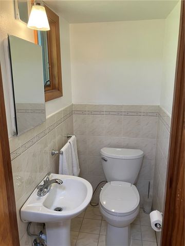 1041 Dallett Rd, Whitehall, PA 15227