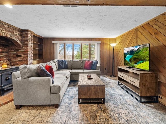 102 Spring Lane, Canton, MA 02021