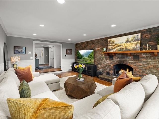 102 Spring Lane, Canton, MA 02021