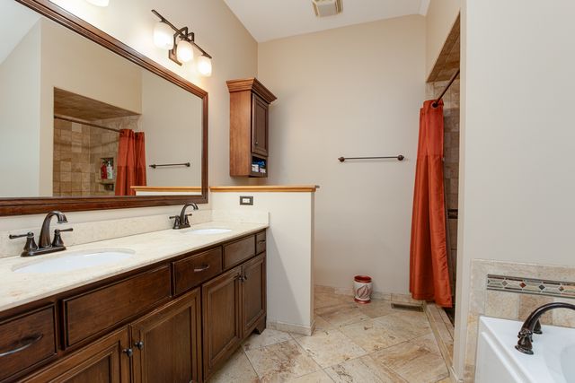 950 DUNHAM Drive, West Chicago, IL 60185