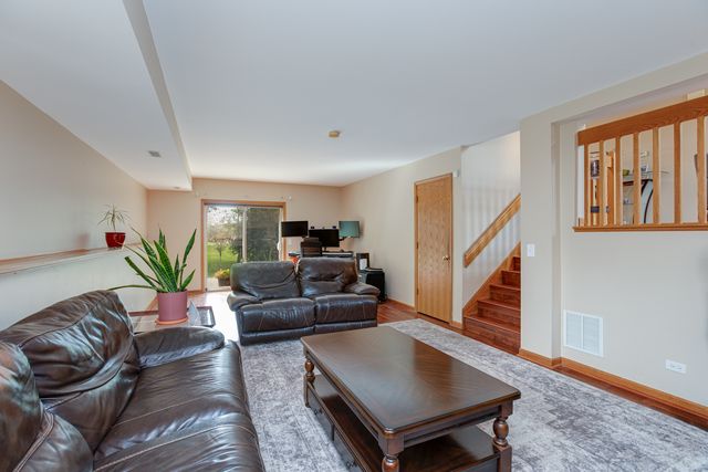 950 DUNHAM Drive, West Chicago, IL 60185