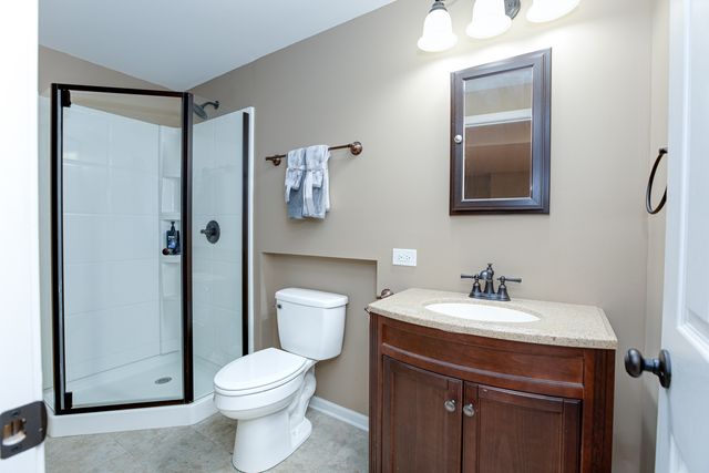 950 DUNHAM Drive, West Chicago, IL 60185