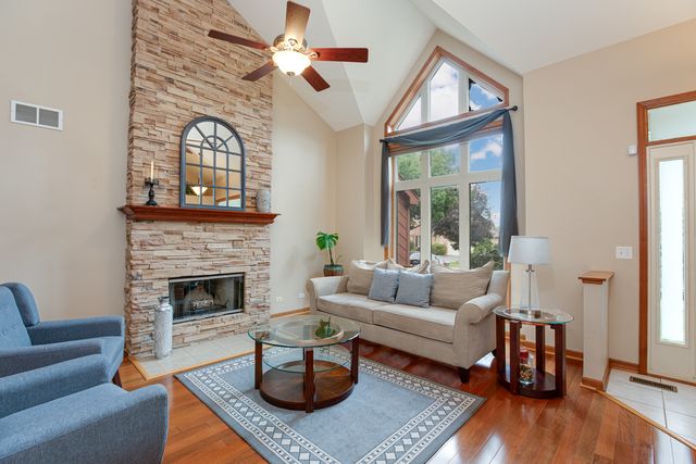 950 DUNHAM Drive, West Chicago, IL 60185