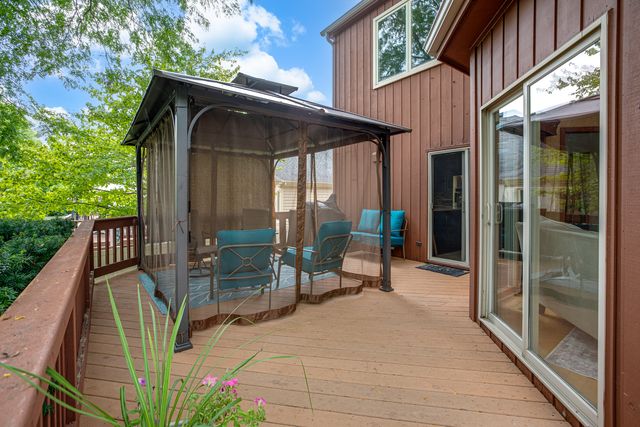 950 DUNHAM Drive, West Chicago, IL 60185