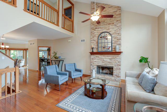 950 DUNHAM Drive, West Chicago, IL 60185