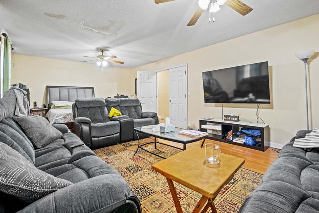 1762 E Boy Scout Road, Hixson, TN 37343