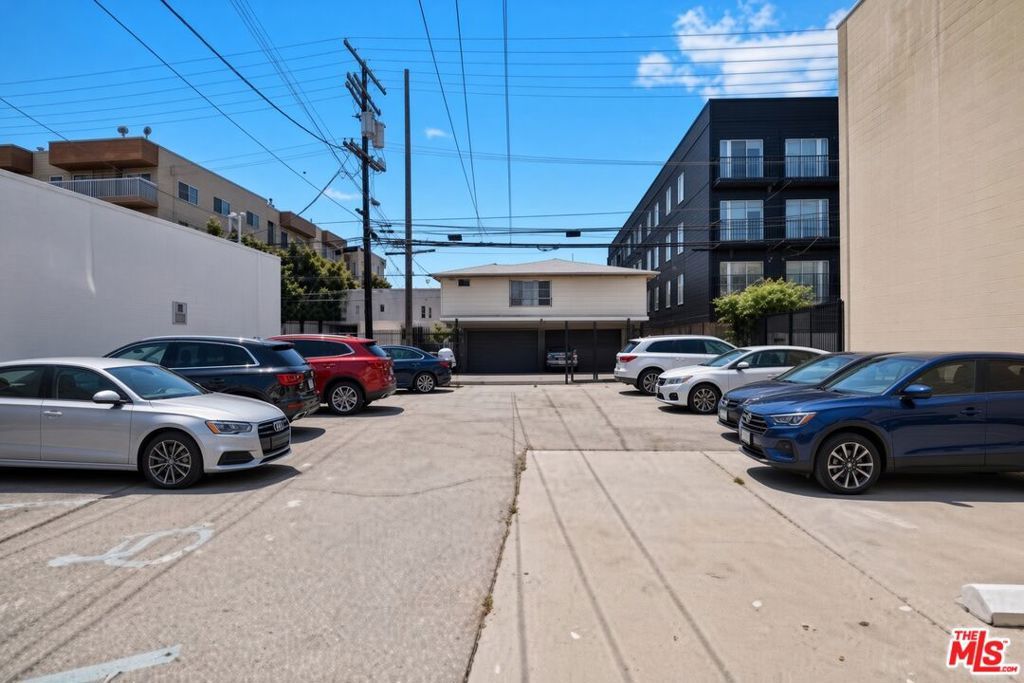 355 N N Fairfax Avenue, Los Angeles, CA 90036 — photo 2