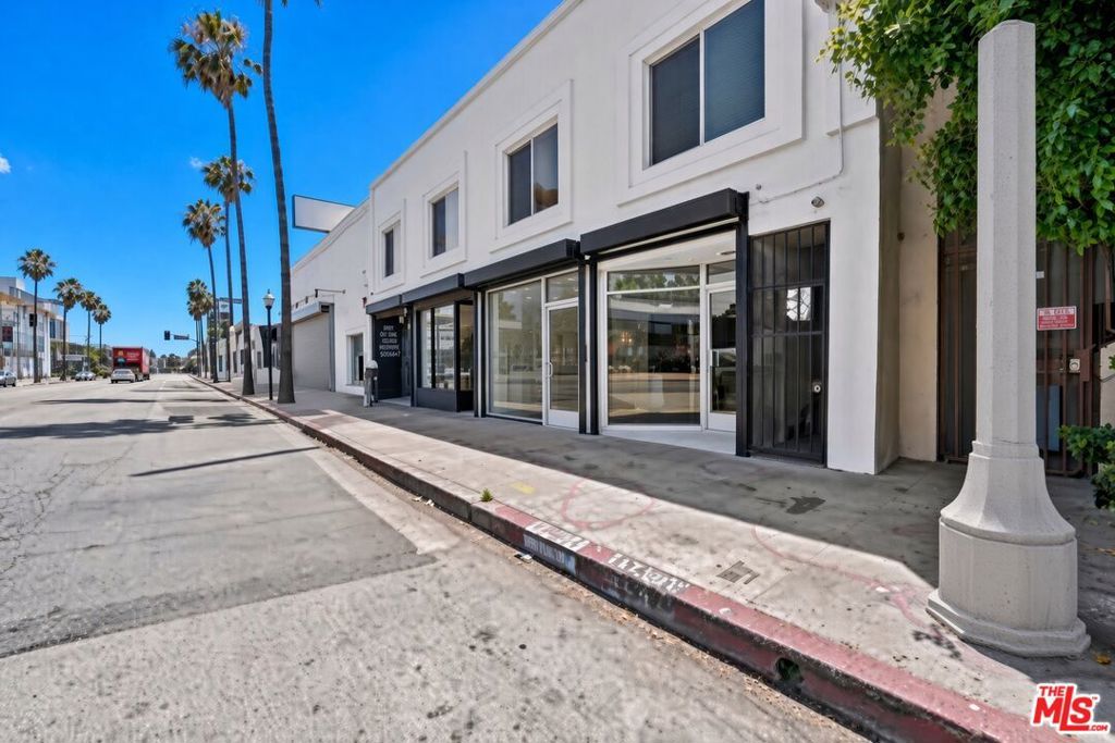 355 N N Fairfax Avenue, Los Angeles, CA 90036 — photo 3