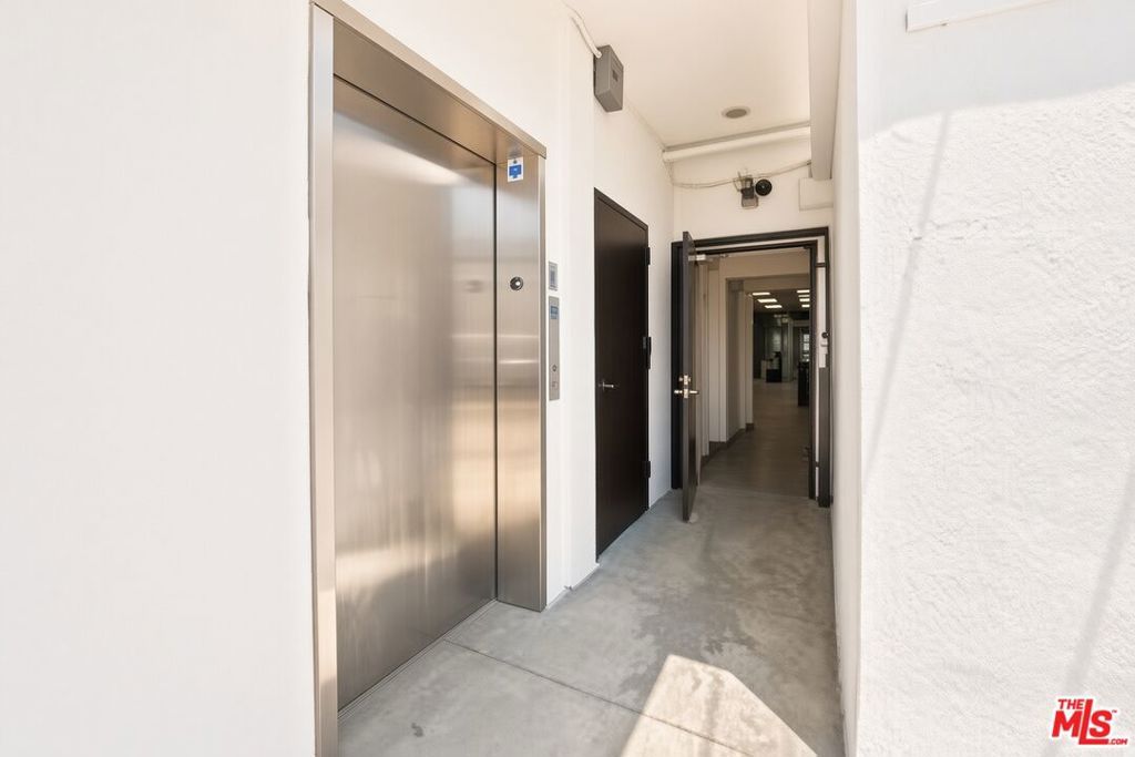 355 N N Fairfax Avenue, Los Angeles, CA 90036 — photo 5