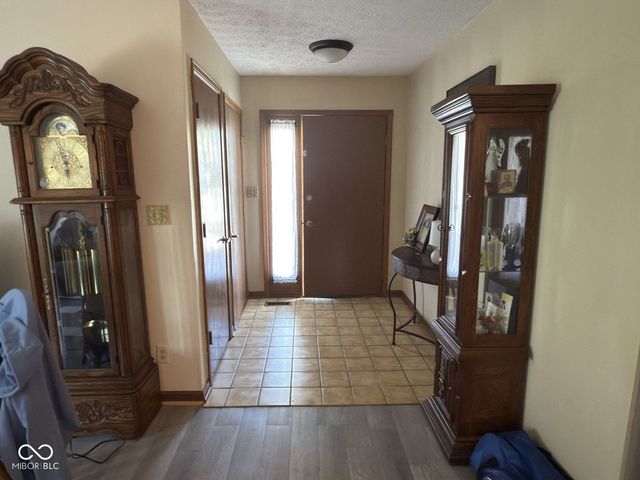 2017 Ticen Court, Beech Grove, IN 46107